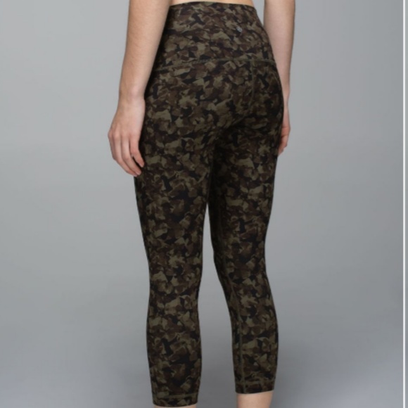 Lululemon Wunder Under Crop (II Roll Down) - Picture 2 of 8